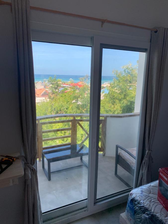 Crown Malapascua Hotel Екстериор снимка