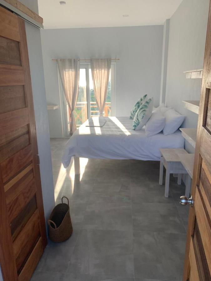 Crown Malapascua Hotel Екстериор снимка